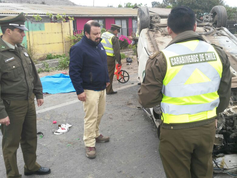 El fiscal Jorge Hernández dirigió las diligencias en el lugar del fatal accidente.