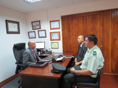 Fiscal Regional Cristian Aguilar con profesionales de Gendarmería