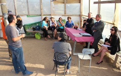El equipo de la fiscalía se reunió con los vecinos para mejorar los antecedentes de sus denuncias. 