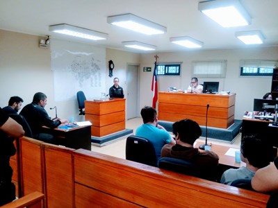 Uno de los imputados fue formalizado además por tenencia ilegal de arma de fuego.