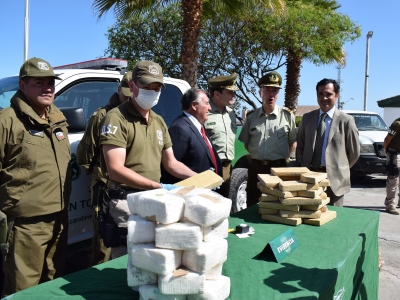 Autoridades de la región, inspeccionan cargamento de droga decomisada