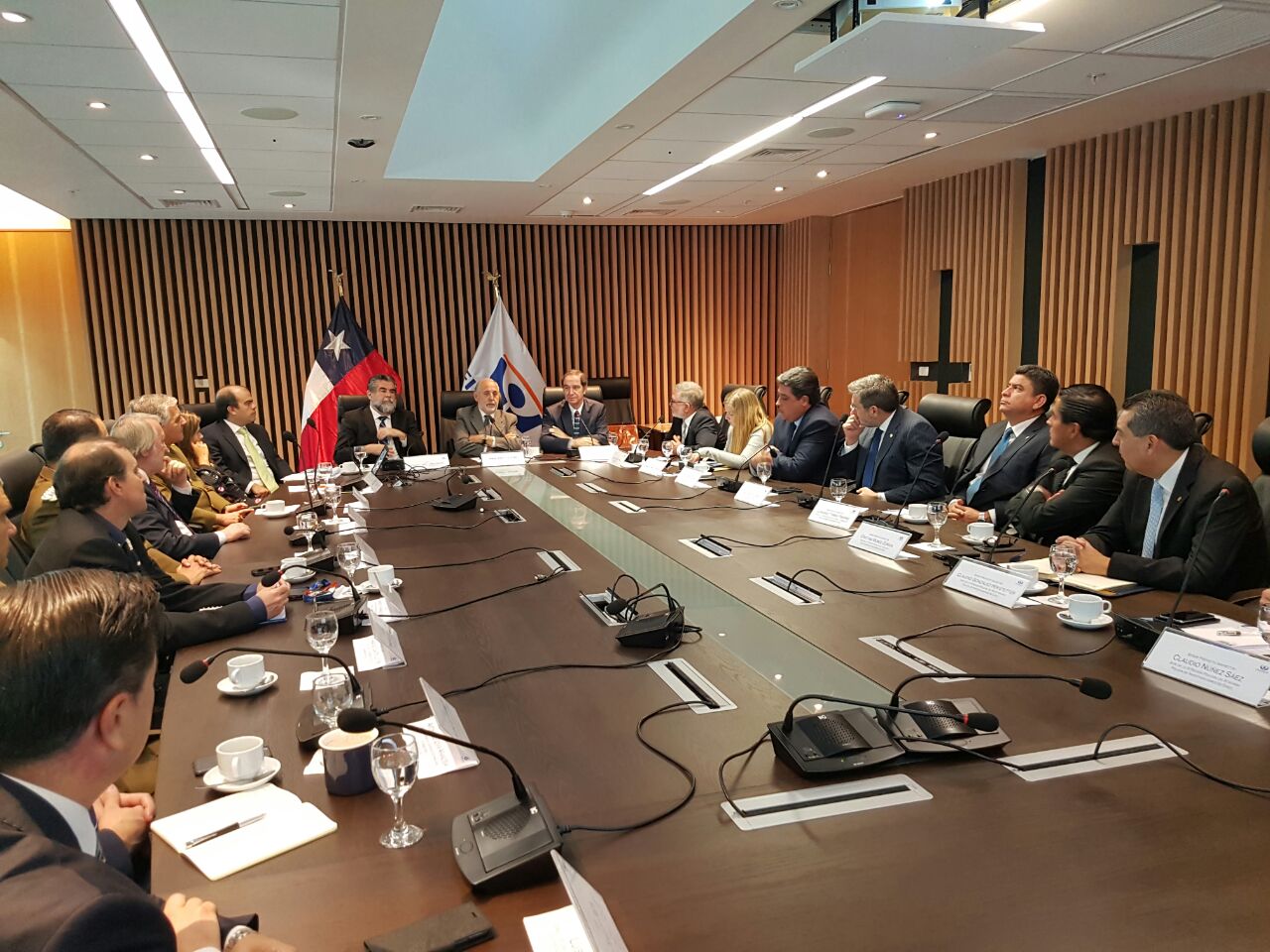 Fiscal Nacional encabezó la reunión que contó con la presencia del Ministro (s) del Interior y el Ministro de Justicia.