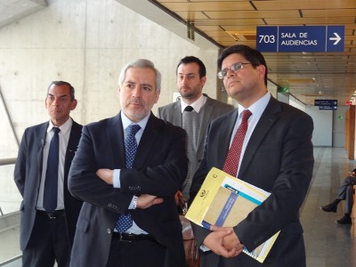 El Fiscal Regional Metropolitano Sur Raúl Guzmán junto al Fiscal Jefe de Delitos de VIF y Sexuales, Rodrigo Chinchón.
