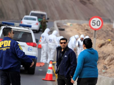 El fiscal Carlos González con la Brigada de Homicidios se constituyeron en el lugar. (Foto: Arturo Morales)