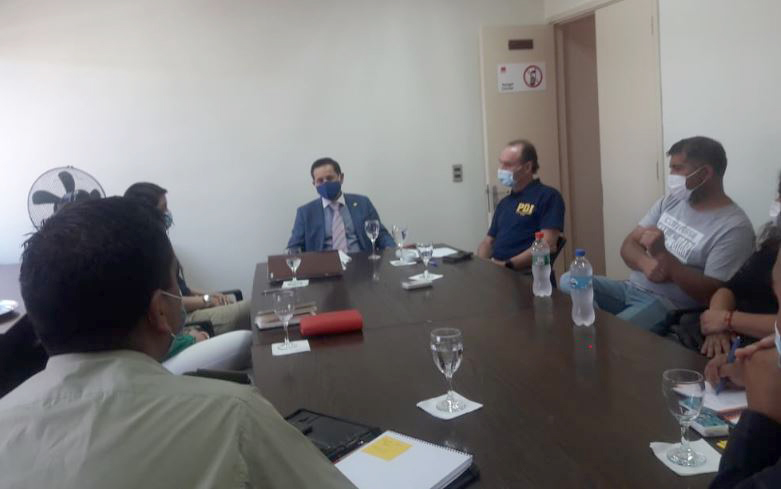 La reunión contó con la presencia de familiares de ambas jóvenes.
