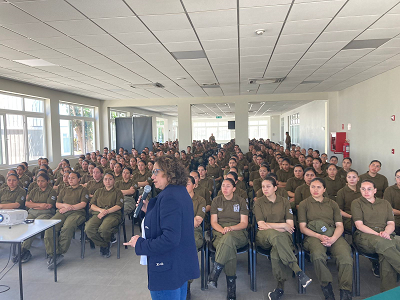 La Uravit de la Fiscalía Regional realiza charlas de formación a estudiantes de la Escuela de Carabineros.