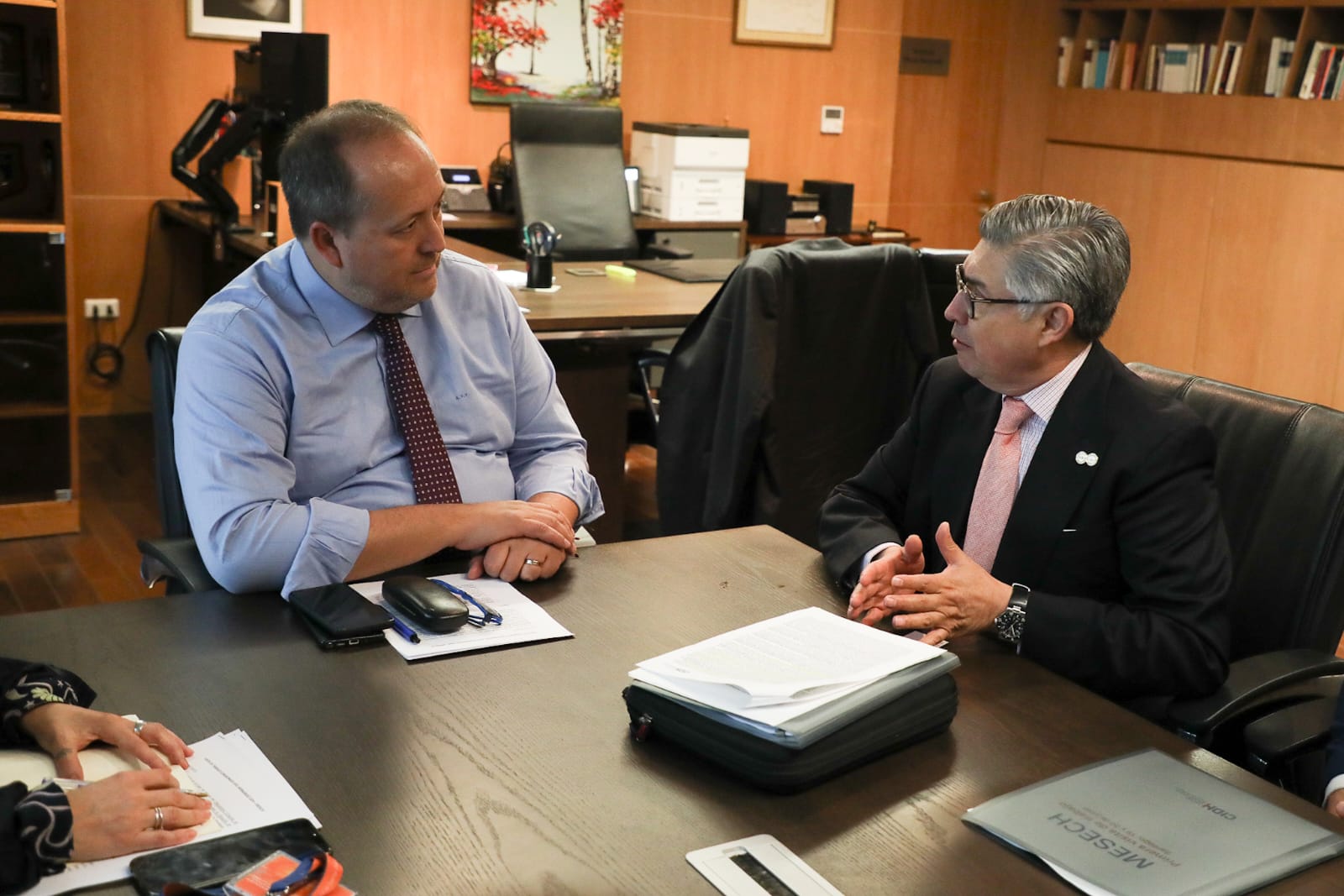 Fiscal Nacional junto a comisionado Joel Hernández