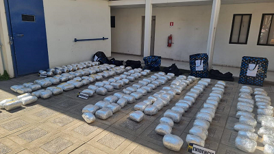 La droga iba oculta al interior de un camión con encomiendas.