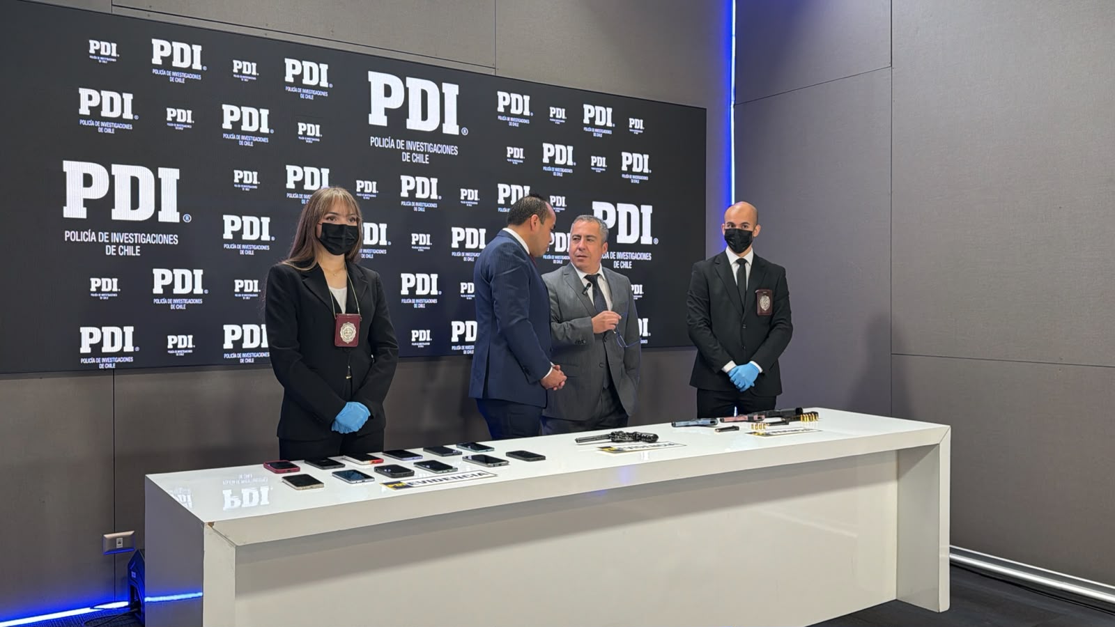 Jefe Metropolitano de la BIPE PDI; Hassel Barrietos y el Fiscal Supraterritorial, Miguel Ángel Orellana. 
