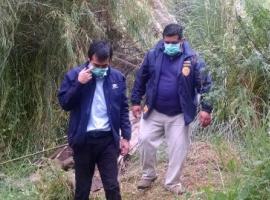 El fiscal Roberto Robledo llegó hasta el lugar hallazgo para dirigir las diligencias.