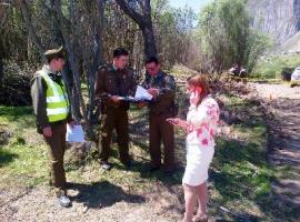 Hasta el sitio del suceso, ubicado camino al sector Lago Atravesado, concurrió la fiscal a cargo del caso junto a Carabineros.