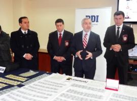 El Fiscal Regional Raúl Guzmán y el Fiscal Pablo Salinas junto a la PDI.