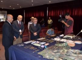 Marihuana y cocaína, revólveres, escopetas, numerosas municiones y un chaleco antibalas fueron parte de las especies incautadas.