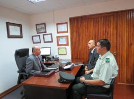 Fiscal Regional Cristian Aguilar con profesionales de Gendarmería