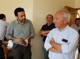 Fiscal Regional de O´Higgins, Emiliano Arias junto a una de las víctimas 