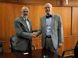 Fiscal Nacional Jorge Abbott junto al embajador Carlos Robles- Fraga