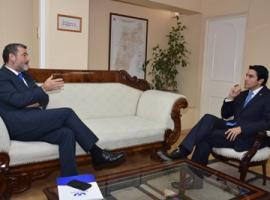 El fiscal regional, Alexis Rogat, entregó su saludo protocolar al intendente de Atacama, Patricio Urquieta.