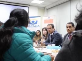 Fiscal Regional Marcos Emilfork se reunió con mujeres víctimas de violencia de género de Chiloé.