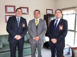 El Prefecto Mauricio Mardones (izquierda) visitó junto al Prefecto Julio Gordon al Fiscal Regional Enrique Labarca