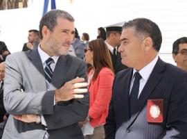 En la ceremonia el fiscal regional, Alexis Rogat, felicitó al prefecto regional, Luis Vallejos.