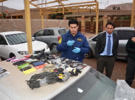 Al interior del vehículo del ex gendarme se encontraron celulares y otras especies.