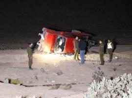 El accidente se originó cuando la camioneta volcó al ingresar a la Ruta Internacional.
