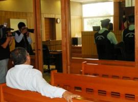 Juan José Gálvez escucha la sentencia que dictó el tribunal.