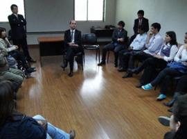 Fiscal Regional Julio Contardo en reunión con las víctimas de la caída del Edificio Alto Río