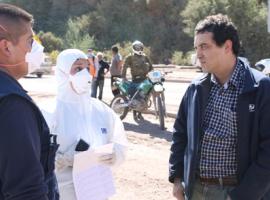 El fiscal Luis Zepeda se constituyó en el lugar del hallazgo para ordenar las diligencias a seguir.
