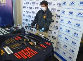 En el procedimiento policial se incautaron armas de fuego que eran usadas por la banda para su protección.