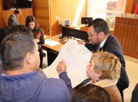 El Fiscal Rodrigo Céspedes exhibió en el tribunal los antecedentes de los hechos.