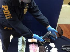 Además de droga, en el operativo se incautaron armas y municiones.