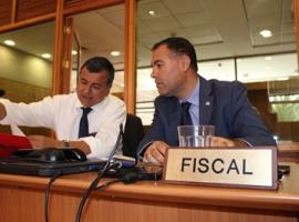 El fiscal Claudio Correa, (a la derecha) llevó el caso a juicio oral.