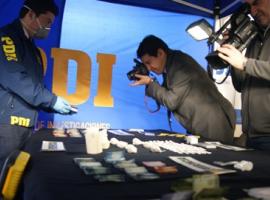 Además de la droga se incautaron más de $4 millones y cuatro vehículos, tres de ellos del año.