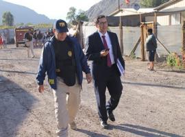 El fiscal Gabriel Meza dirigió las diligencias del caso en el mismo lugar de los allanamientos.