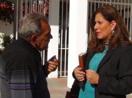 La asesora jurídica de la Fiscalía Regional, Rebeca Varas, aclaró las dudas de los familiares de las víctimas a la salida del Tribunal.