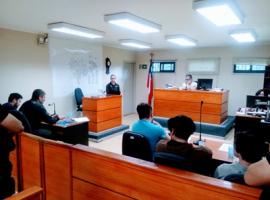 Uno de los imputados fue formalizado además por tenencia ilegal de arma de fuego.   