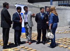 Las autoridades examinan el decomiso de mil kilos de marihuana