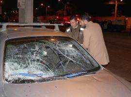 El fiscal Luis Miranda realizó una completa inspección al auto involucrado en el atropello junto a personal de la Siat.