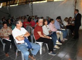 Fiscal Orellana conversa con vecinos de Villa Macul