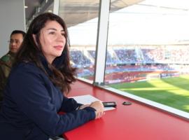 La Fiscal Marcela Elchiver observa las tribunas de La Portada.