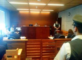 La audiencia en que se formalizó al conductor que ingresó contra el tránsito a la autopista.