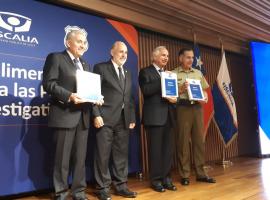 El Fiscal Nacional junto al Ministro de Interior hicieron entrega del Manual de Primeras Diligencias a los jefes de Carabineros y de la PDI