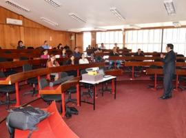 Periodistas de medios de comunicación y de servicios públicos asistieron al taller de capacitación.