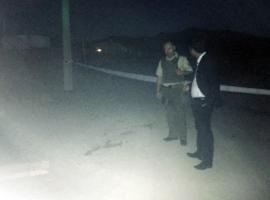 El fiscal Leonel Ibacache se constituyó de madrugada en el lugar en que ocurrió el homicidio para comenzar con las diligencias.