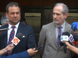 A la izquierda el Fiscal Regional de Los Lagos, Marcos Emilfork y al costado el Fiscal Regional M. Occidente, José Luis Pérez Calaf