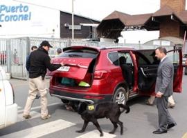 Por dos horas se controló el ingreso y salida de los trabajadores de este puerto, para detectar si portaban estupefacientes.