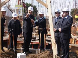 Las autoridades se trasladaron hasta donde ya se comenzó a construir el edificio que albergará a 22 funcionarios de la Fiscalía Local de Linares