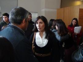 Familiares y cercanos conversan con la fiscal una vez concluida la audiencia.