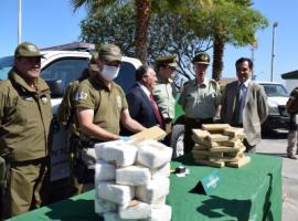 Autoridades de la región,  inspeccionan cargamento de droga decomisada